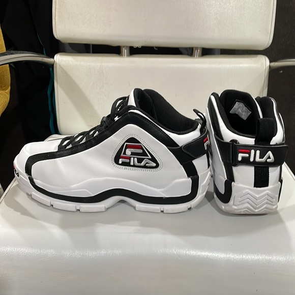 Grant Hill 1 95 “Reintroduced” wht/blk/red Hill 2 “96” wht/blk - Picture 8 of 9